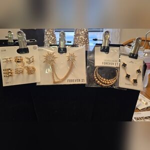 Forever 21 Fashion Jewlery. Rings, Bracelets And Brooch.